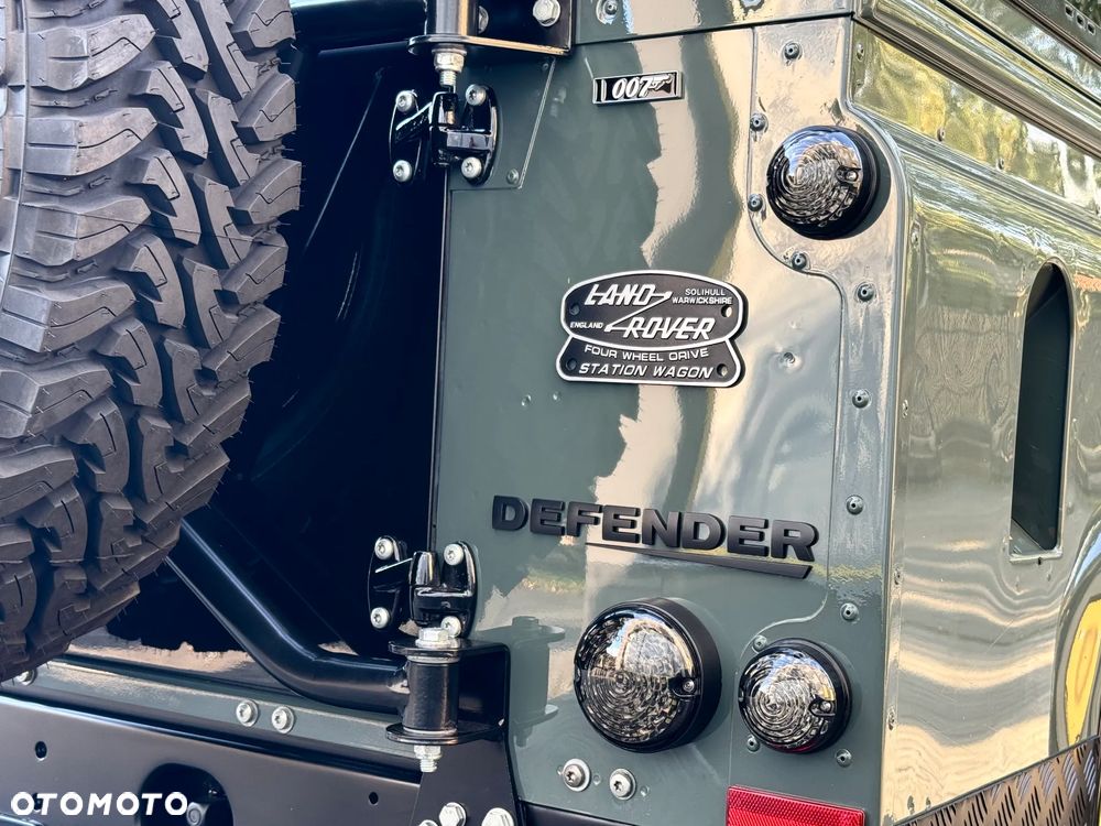 Land Rover Defender 110 2.2 TD4 SE Utility - 19
