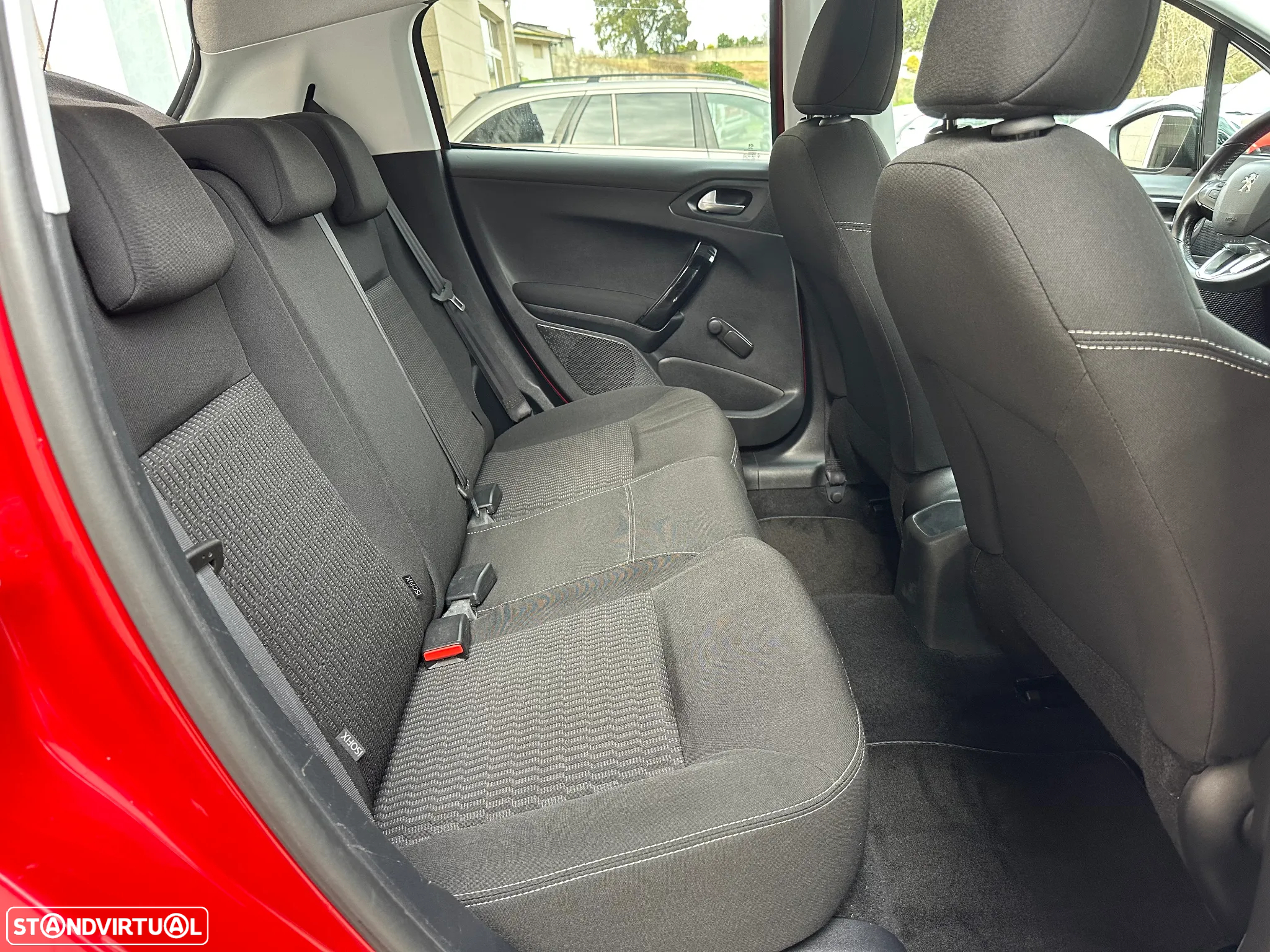Peugeot 208 1.6 BlueHDi Style - 11