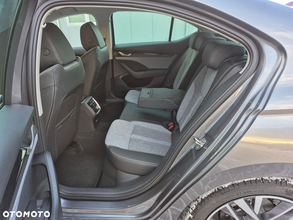 Skoda Octavia 2.0 TDI Selection DSG - 17