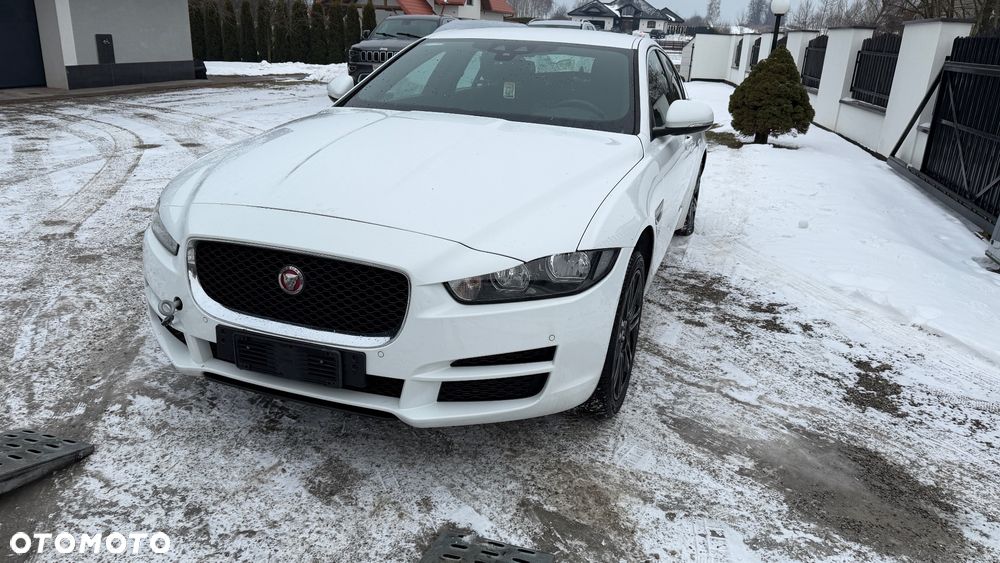 Jaguar XE - 4