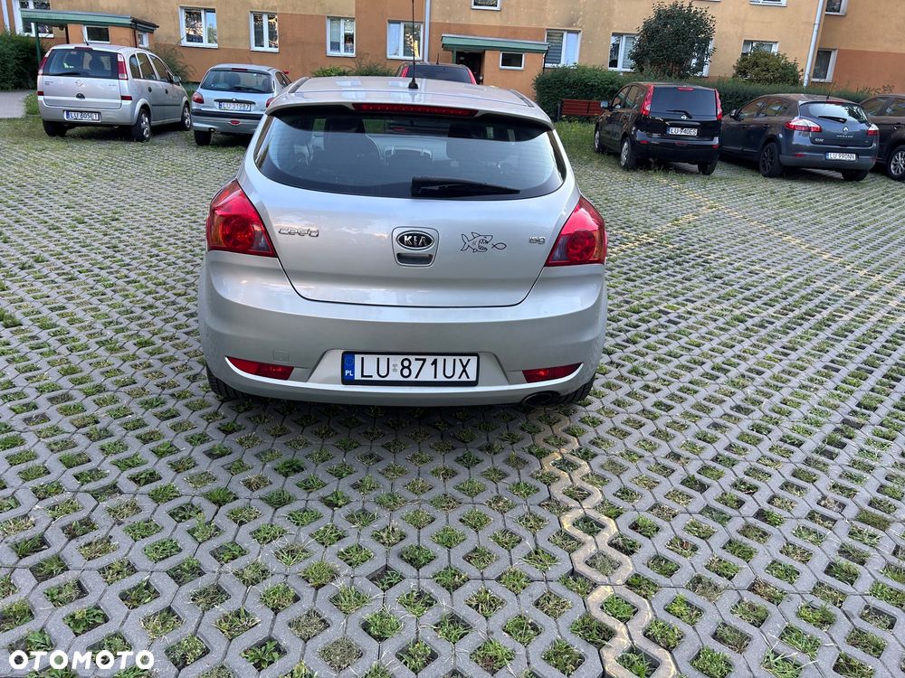 Kia Ceed - 4