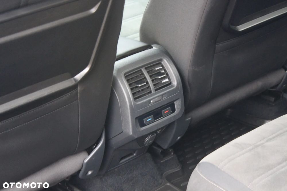 Volkswagen Touran - 11