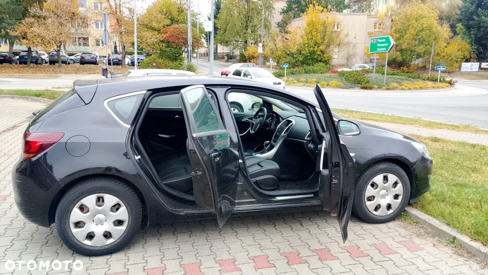 Opel Astra 2010 photo 3
