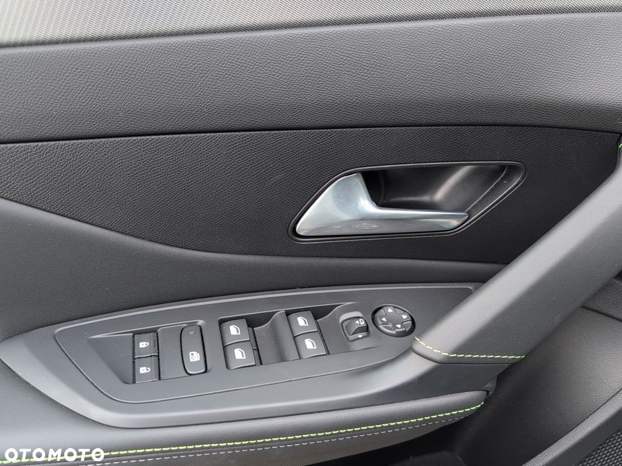 Peugeot 408 - 12