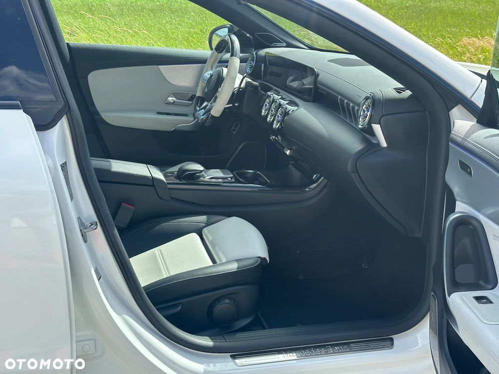 Mercedes-Benz CLA 220 d AMG Line 8G-DCT - 25