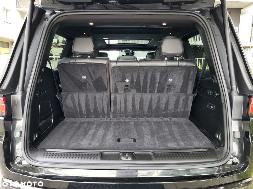 Jeep Wagoneer - 30