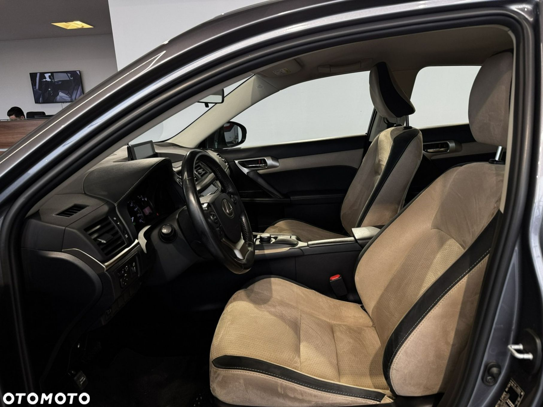 Lexus CT - 16