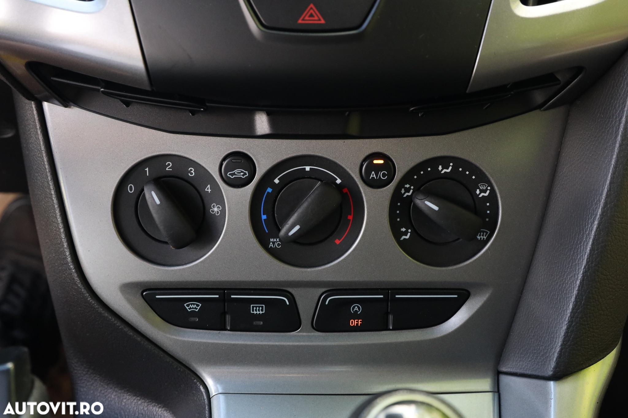 Ford Focus 1.6 TDCI DPF Ambiente - 12