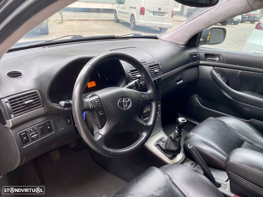 Toyota Avensis SW 2.2 D-4D - 14