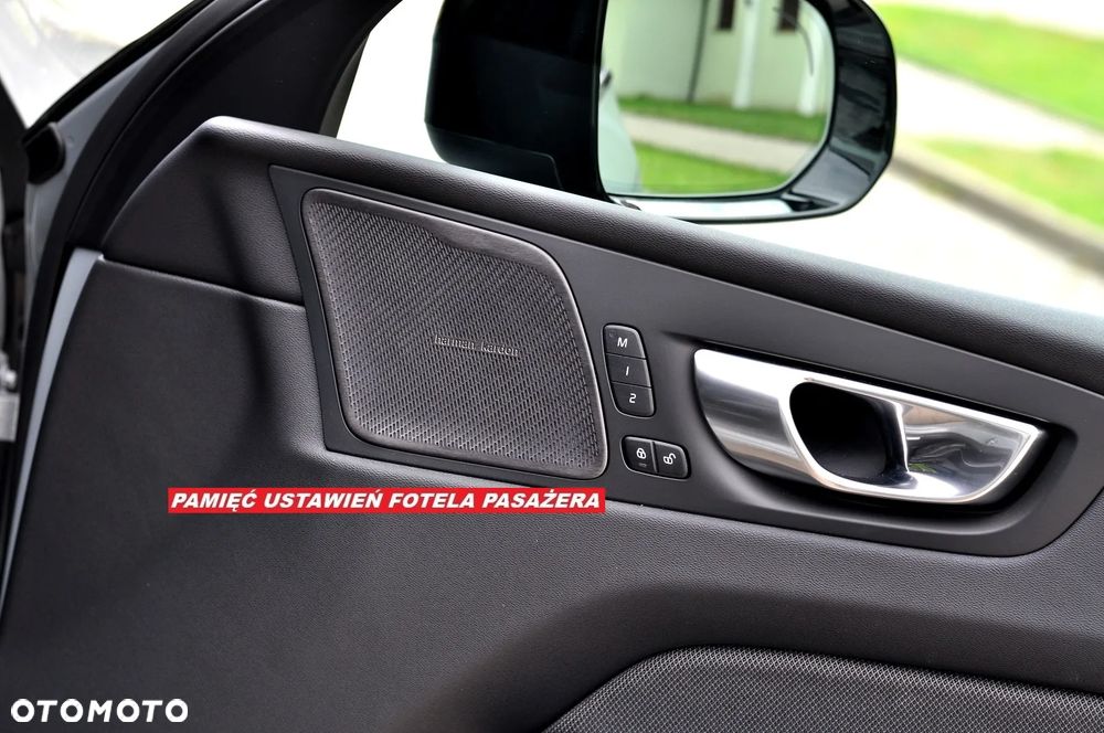 Volvo XC 60 B5 B AWD Plus Dark - 18