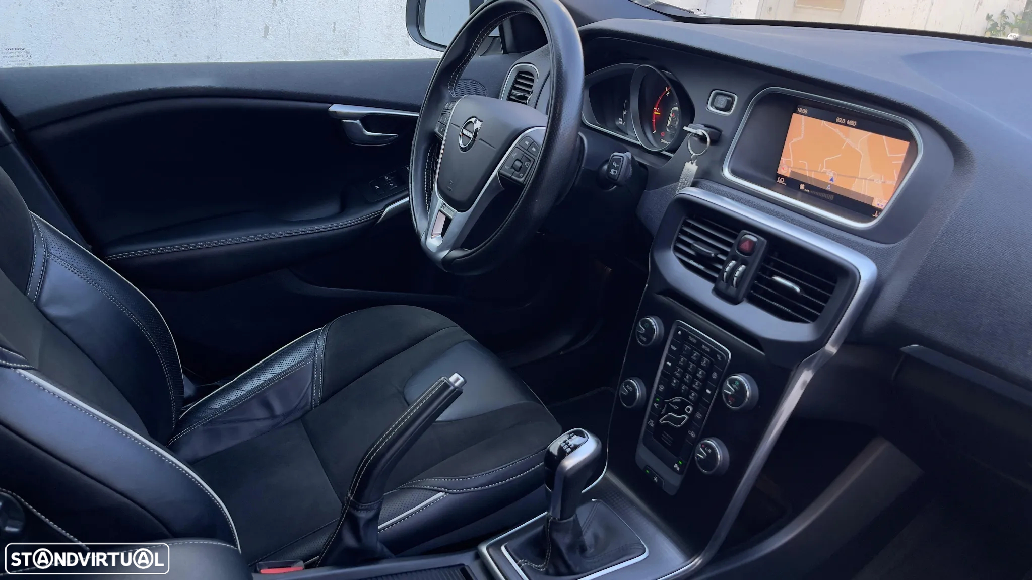 Volvo V40 2.0 D2 R-Design - 10