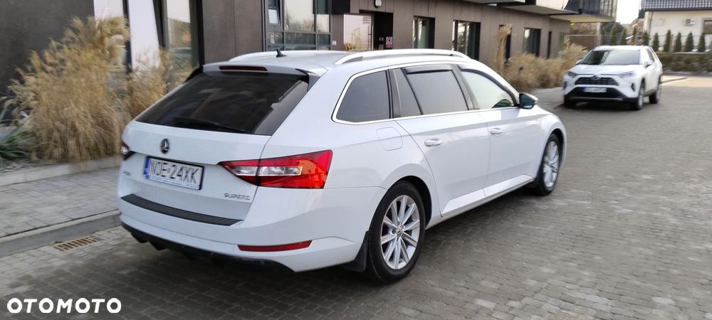 Skoda Superb 2.0 TDI DSG Sportline - 3