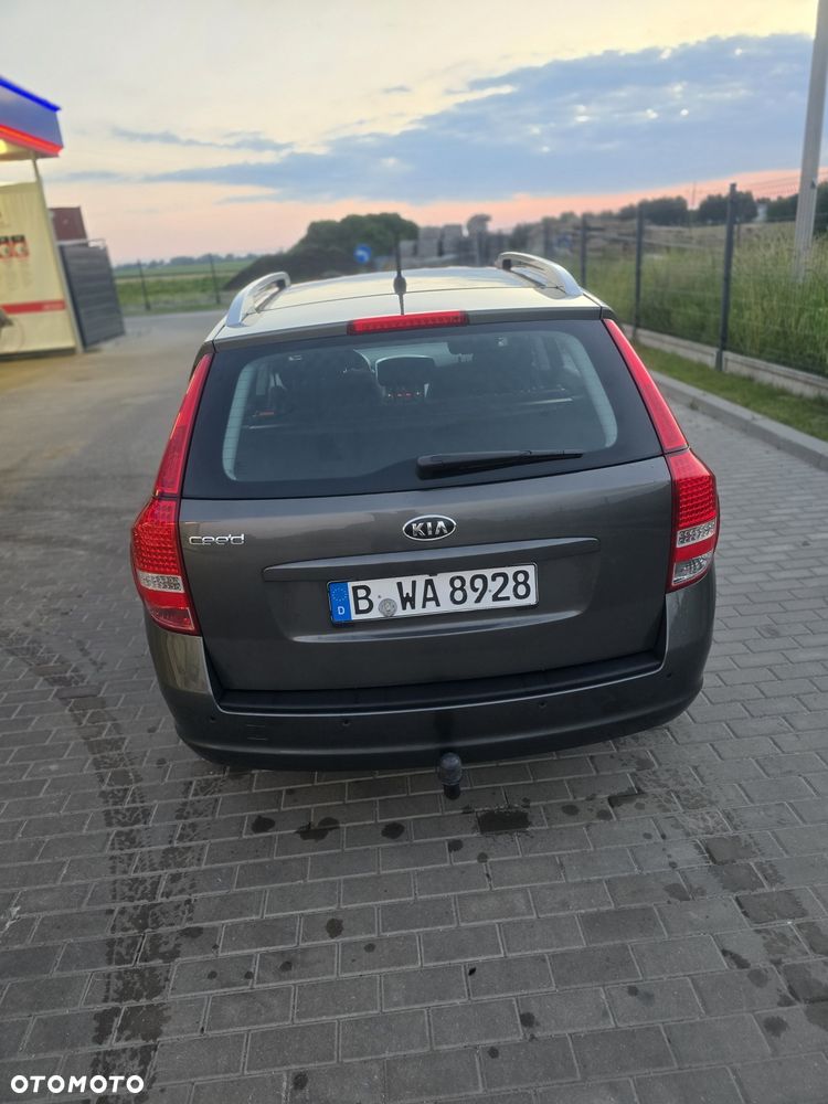 Kia Ceed - 4