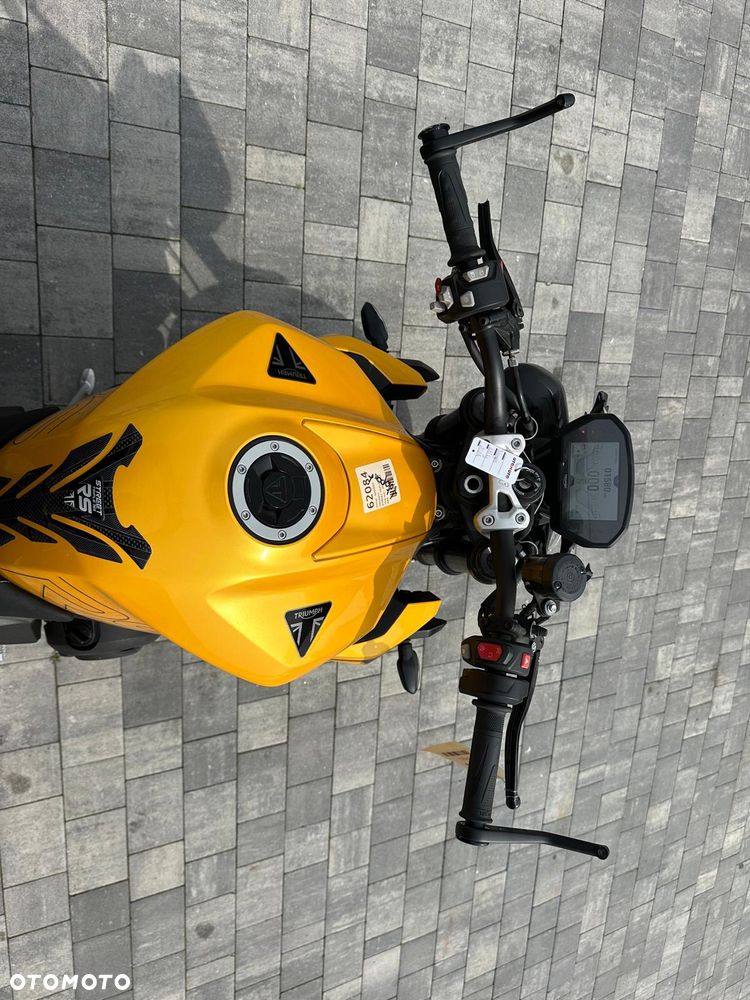 Triumph Street Triple - 10