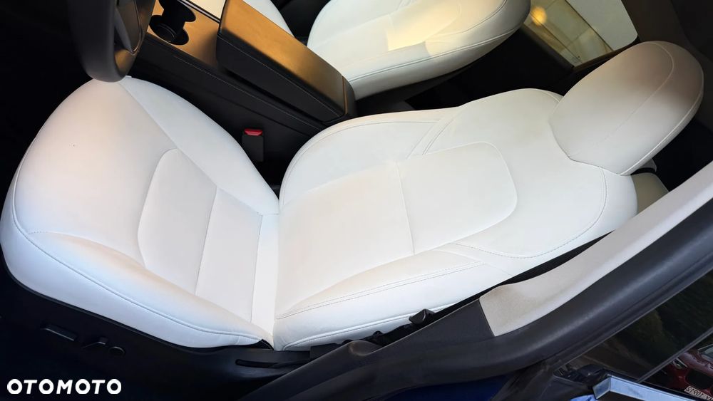 Tesla Model Y Long Range AWD - 21