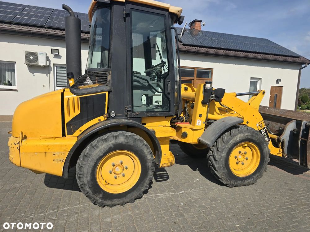 JCB 408 - 3