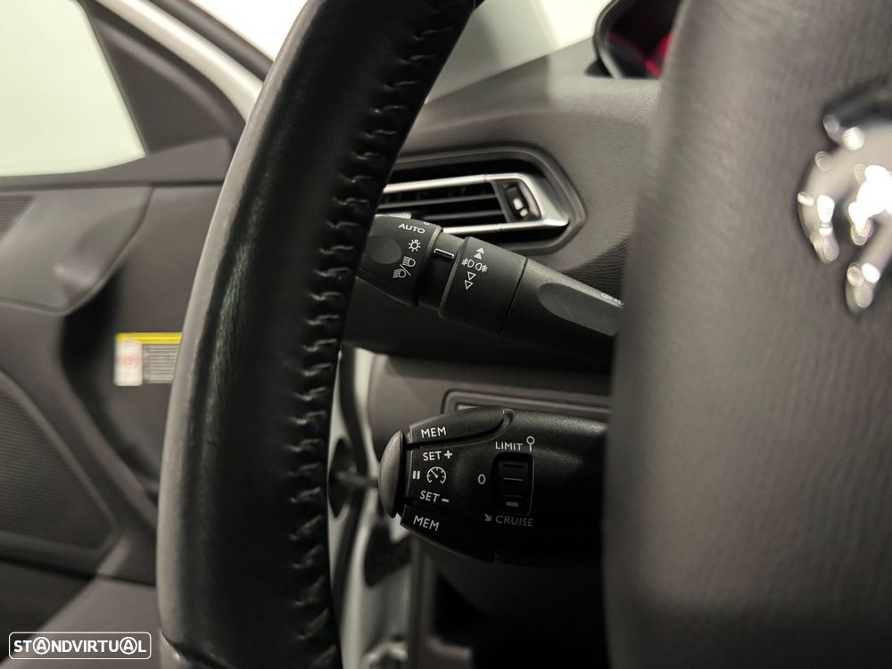 Peugeot 308 1.6 BlueHDi Allure J17 EAT6 - 44