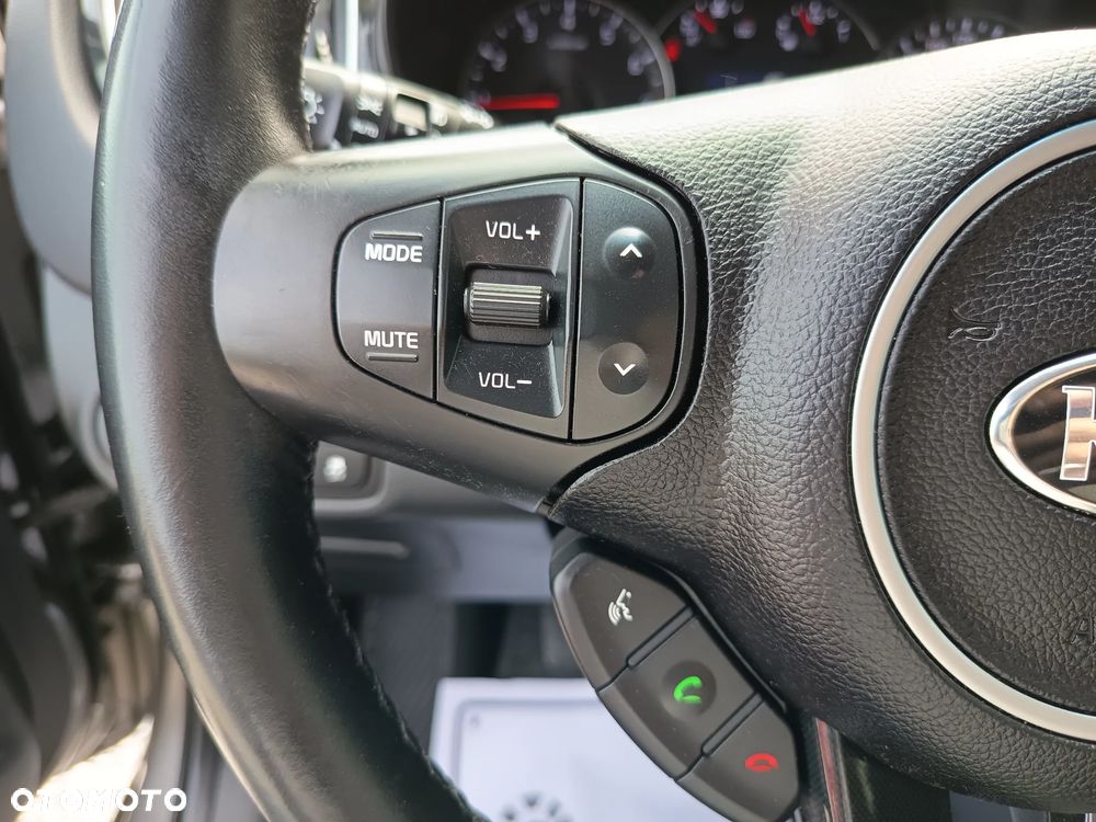 Kia Carens 1.6 GDI Attract - 22