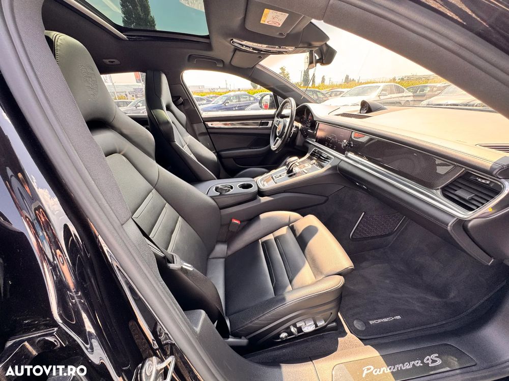Porsche Panamera 4S Sport Turismo - 24