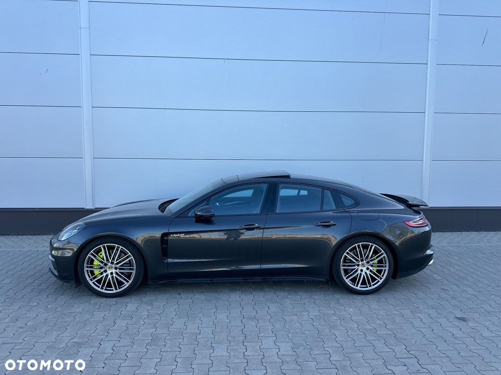 Porsche Panamera 4 E-Hybrid Platinum Edition - 3