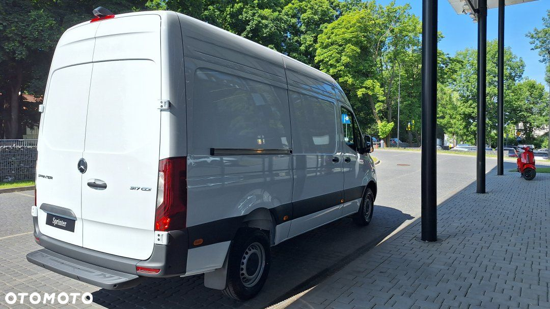 Mercedes-Benz Sprinter - 5