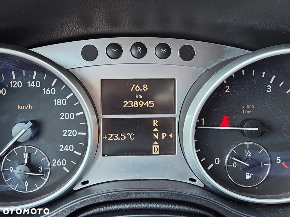 Mercedes-Benz ML 300 CDI 4Matic 7G-TRONIC DPF BlueEFFICIENCY Grand Edition - 10