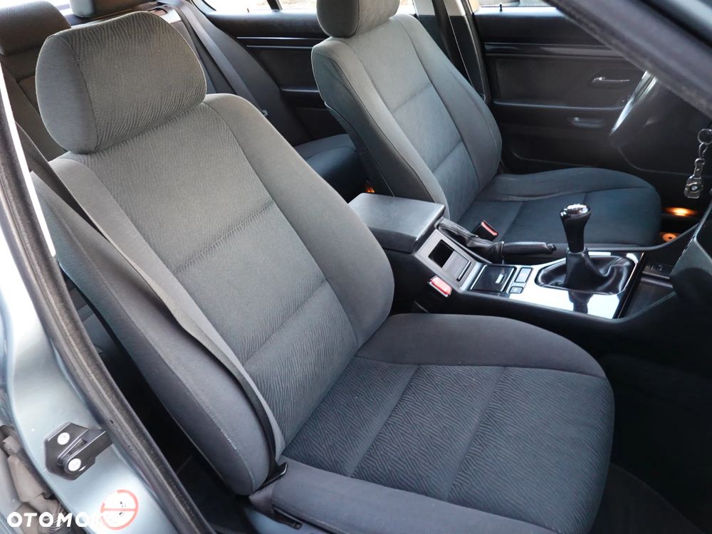 BMW Seria 5 525d - 17