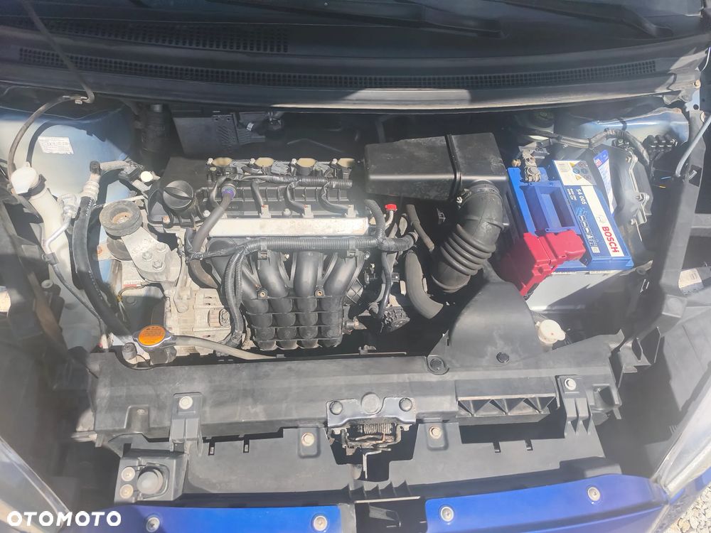 Mitsubishi Colt - 32