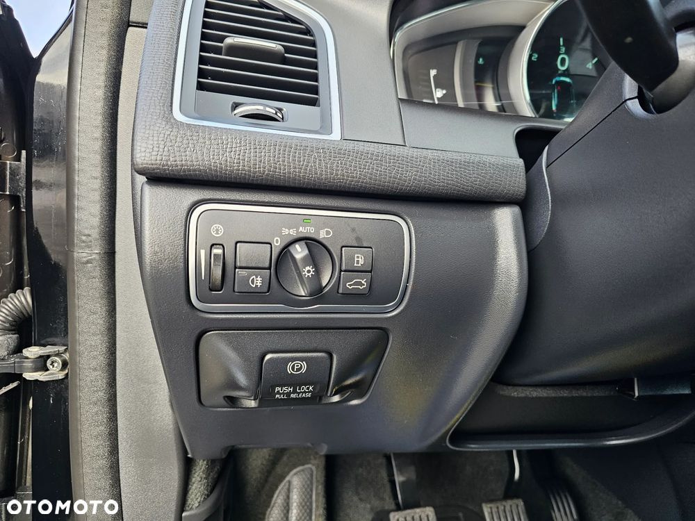 Volvo XC 60 D4 Momentum - 34