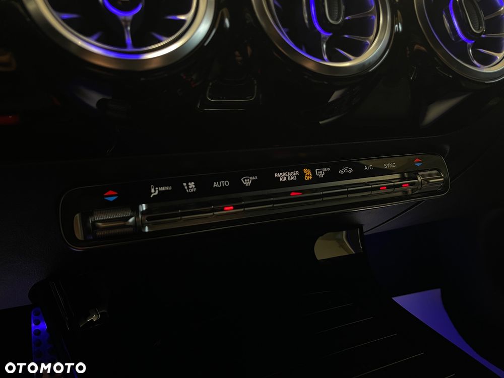 Mercedes-Benz CLA 200 AMG Line 7G-DCT - 24