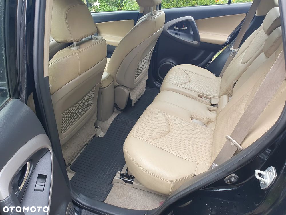 Toyota RAV4 2.2 D-4D Premium - 14