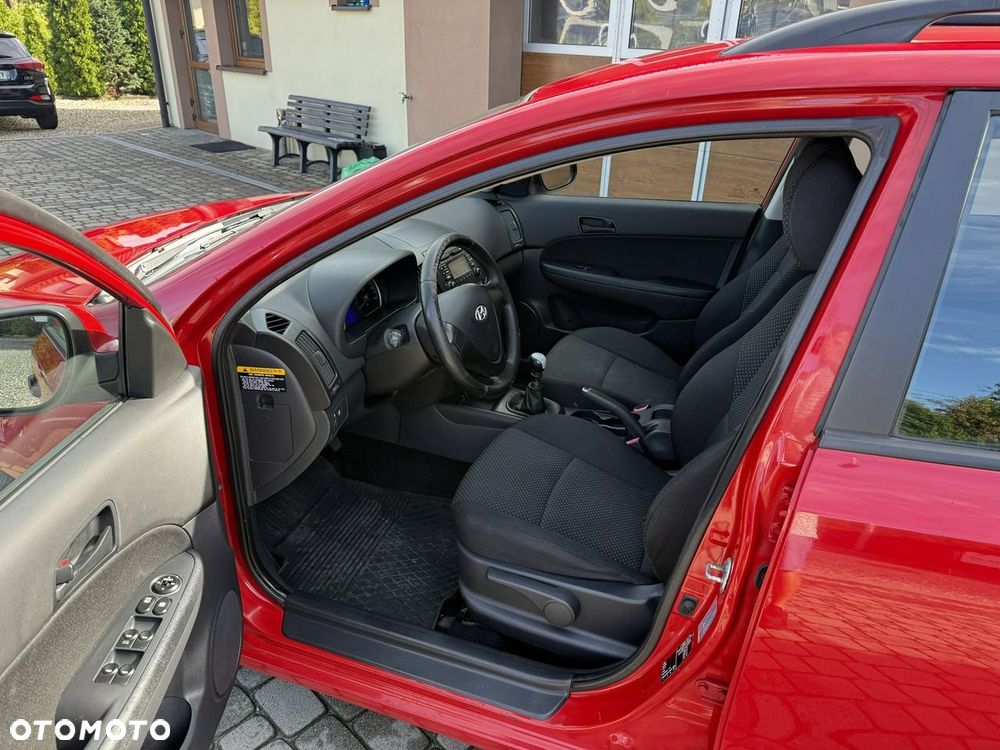 Hyundai i30 1.4 Base + EU5 - 17