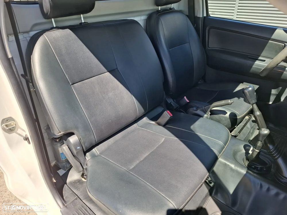 Toyota Hilux 2.5 D-4D 4WD CS CM+AC - 20