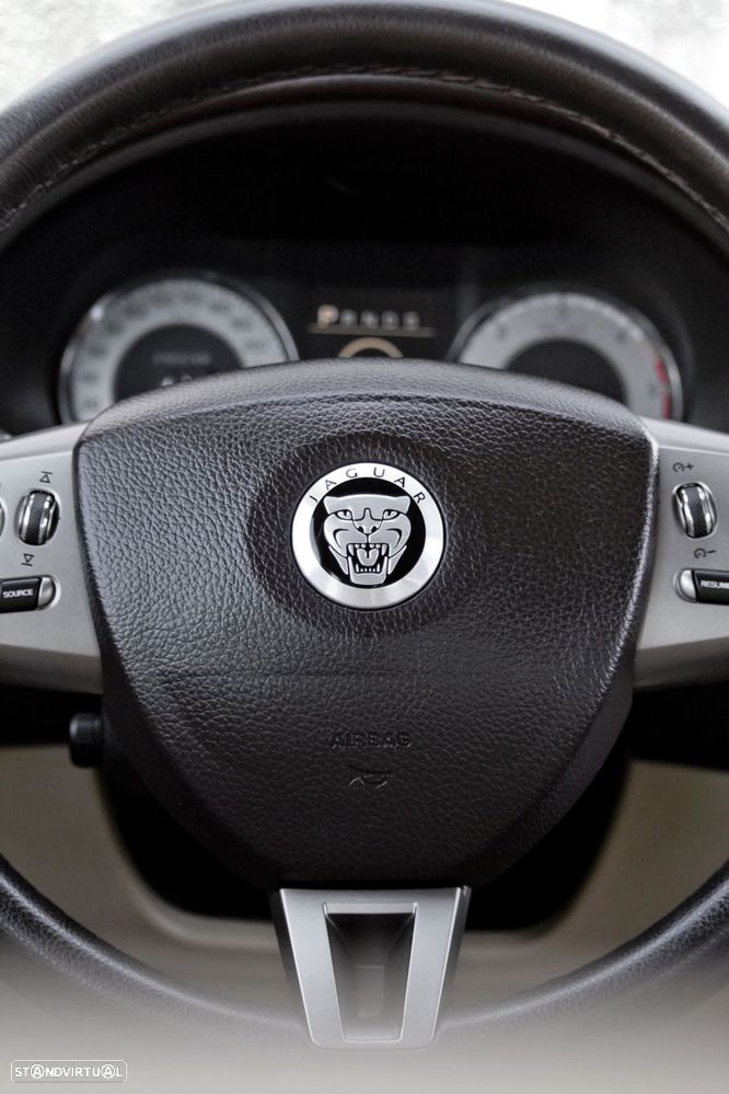 Jaguar XF 3.0 D V6 S Premium Luxury - 36