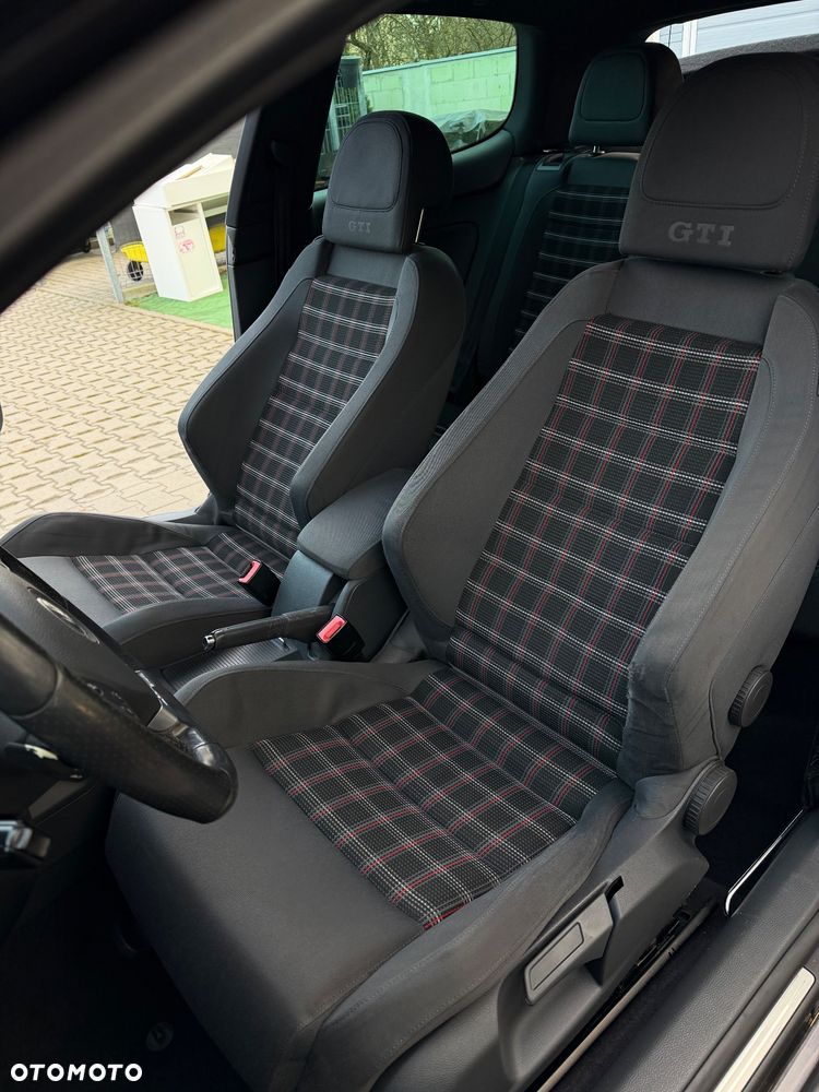 Volkswagen Golf - 15