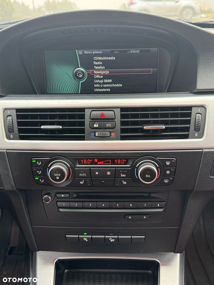 BMW Seria 3 330d xDrive - 23