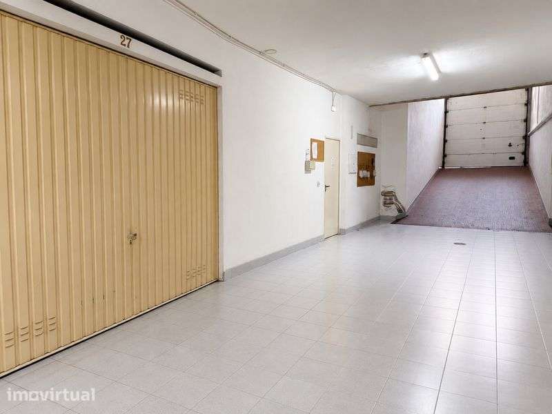 Box Fechada 50m² Centro Parede – Eletricidade Própria - Grande imagem: 2/8