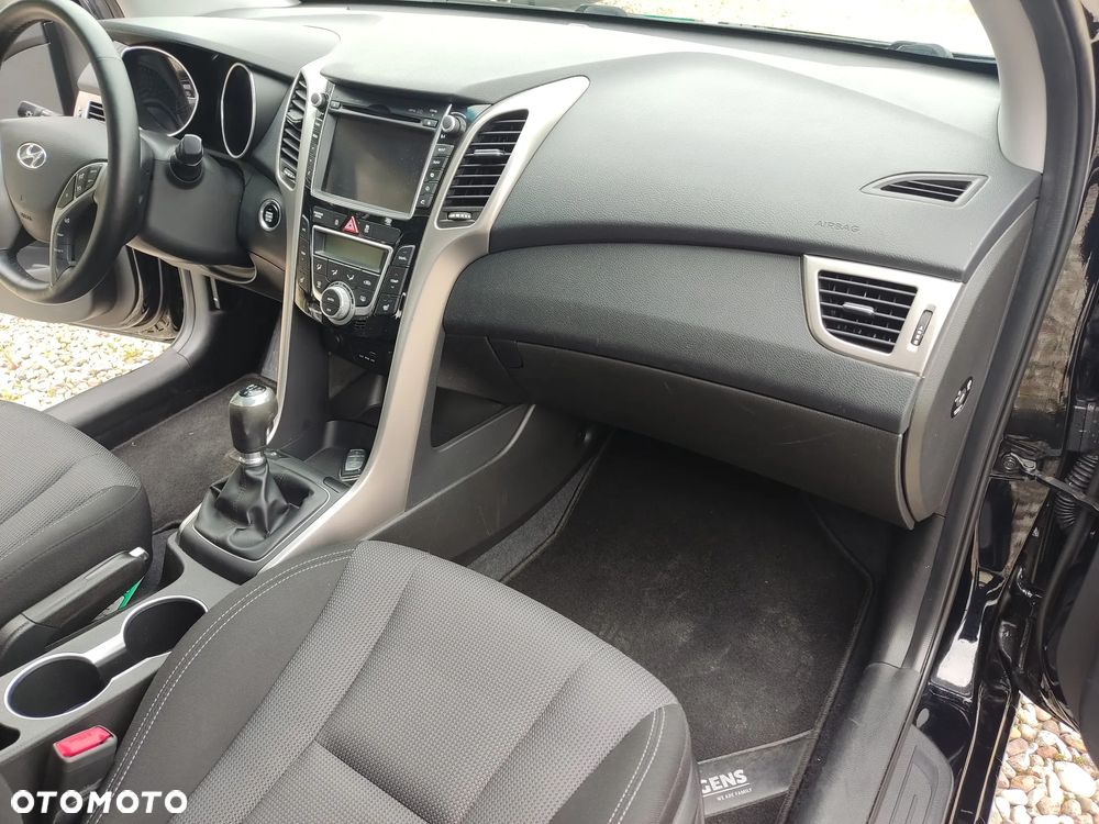 Hyundai i30 blue Kombi 1.6 GDi Passion - 14