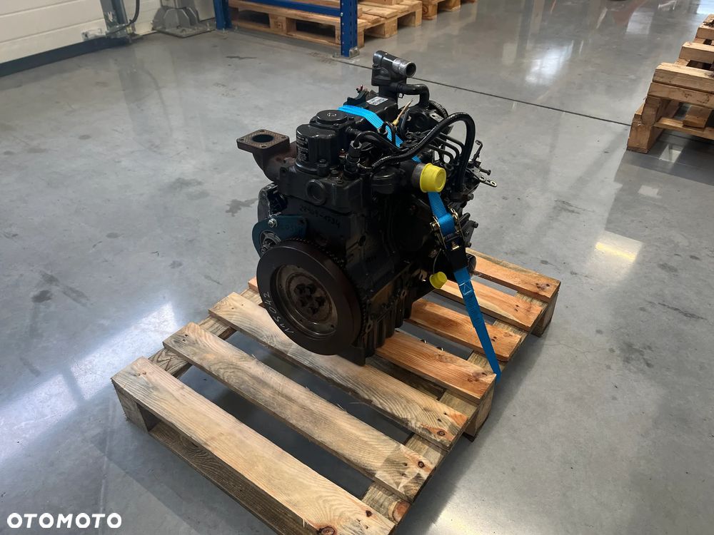 SILNIK KUBOTA D722 ET04 TIER 4 13.2 KW  7317 zł netto - 6