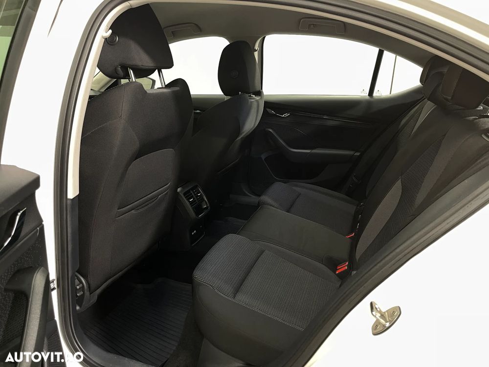 Skoda Octavia 1.5 TSI Ambition - 11