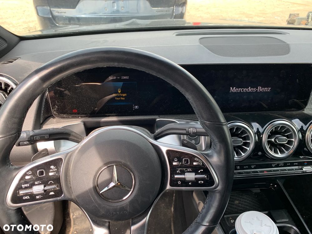 Mercedes-Benz GLB 250 4Matic 8G-DCT - 10