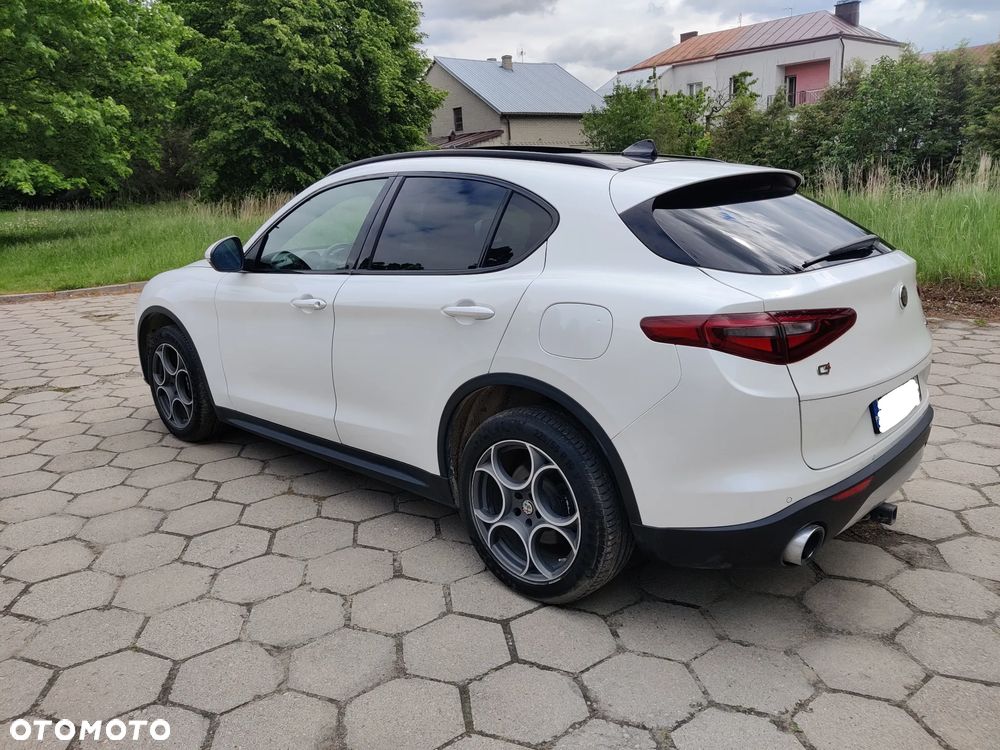 Alfa Romeo Stelvio 2.0 Turbo 16V AT8-Q4 Veloce Ti - 3