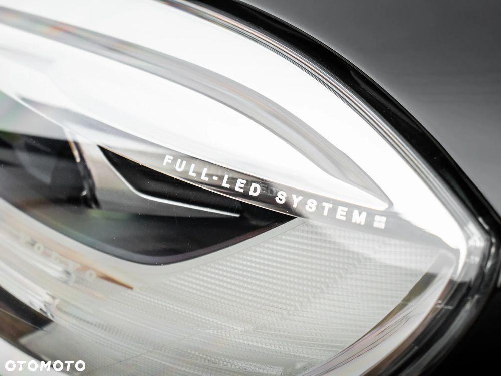 Volvo V40 D2 Drive-E R-Design Momentum - 33