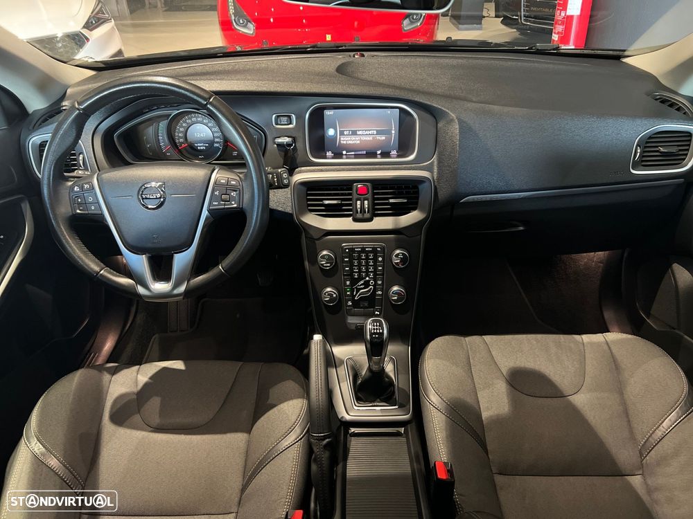 Volvo V40 Cross Country 2.0 D3 - 19