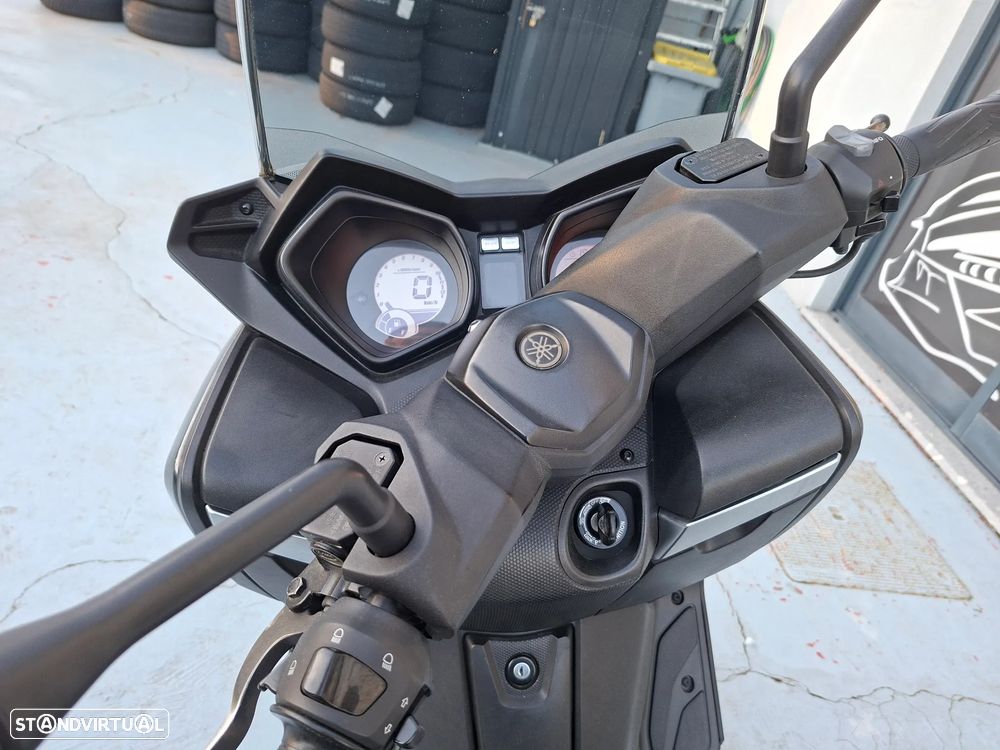 Yamaha X-Max - 9