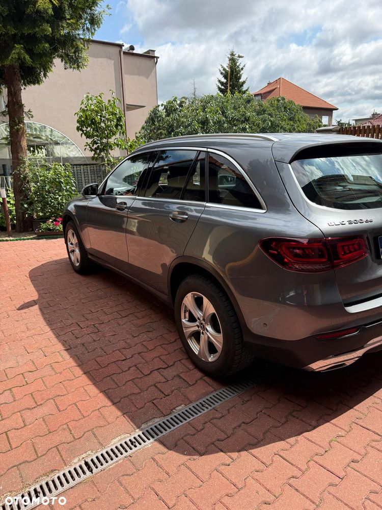 Mercedes-Benz GLC - 22