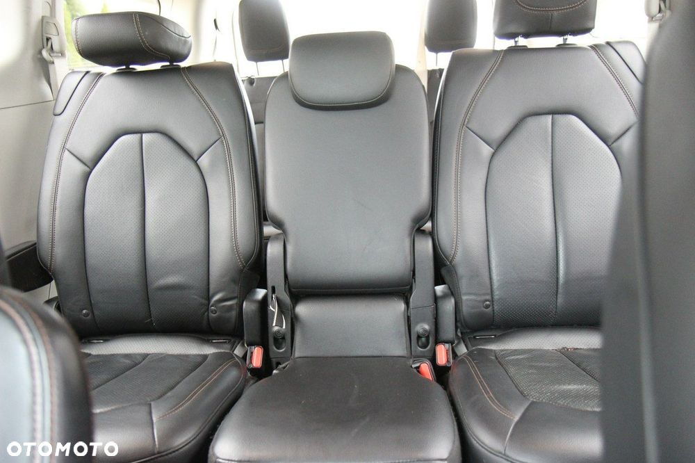 Chrysler Pacifica - 30