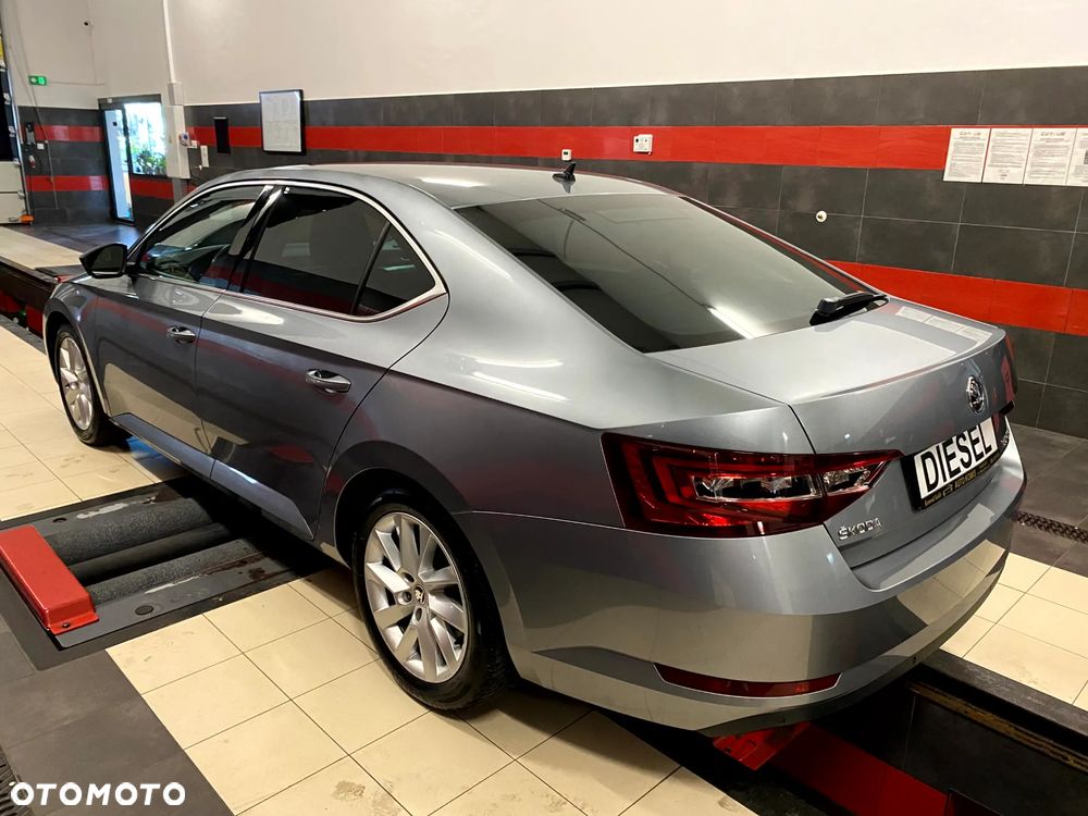 Skoda Superb 2.0 TDI Sportline DSG - 9