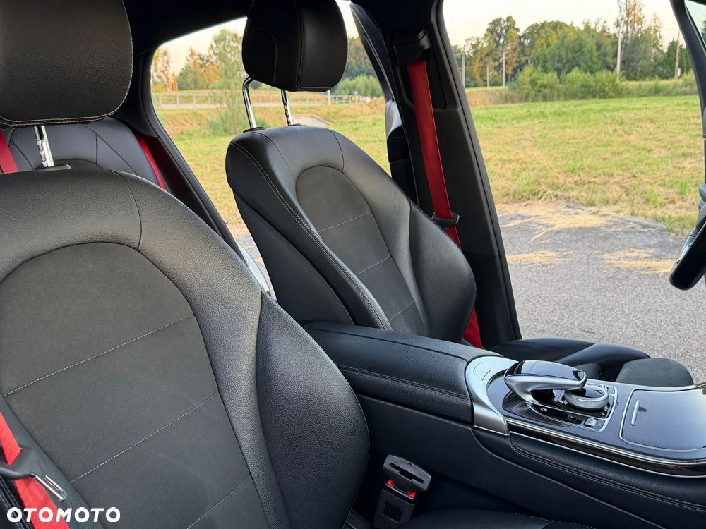 Mercedes-Benz GLC 250 4Matic 9G-TRONIC AMG Line - 29