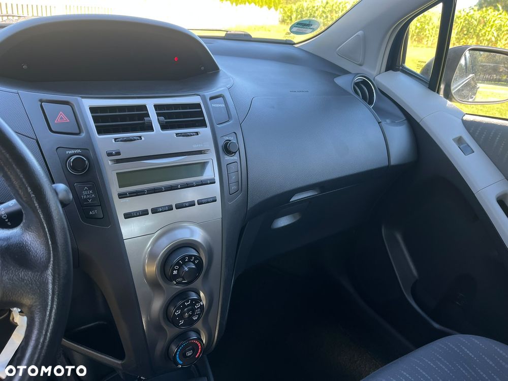 Toyota Yaris - 17